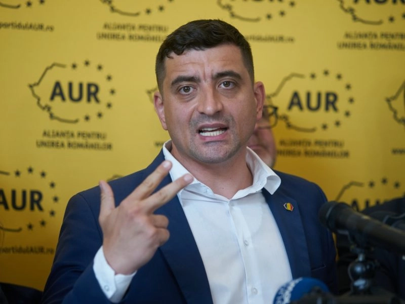 Simion, la Congresul AUR: „Avem în fruntea țării impostori cu diplome inventate și masterate date de ONG-uri”