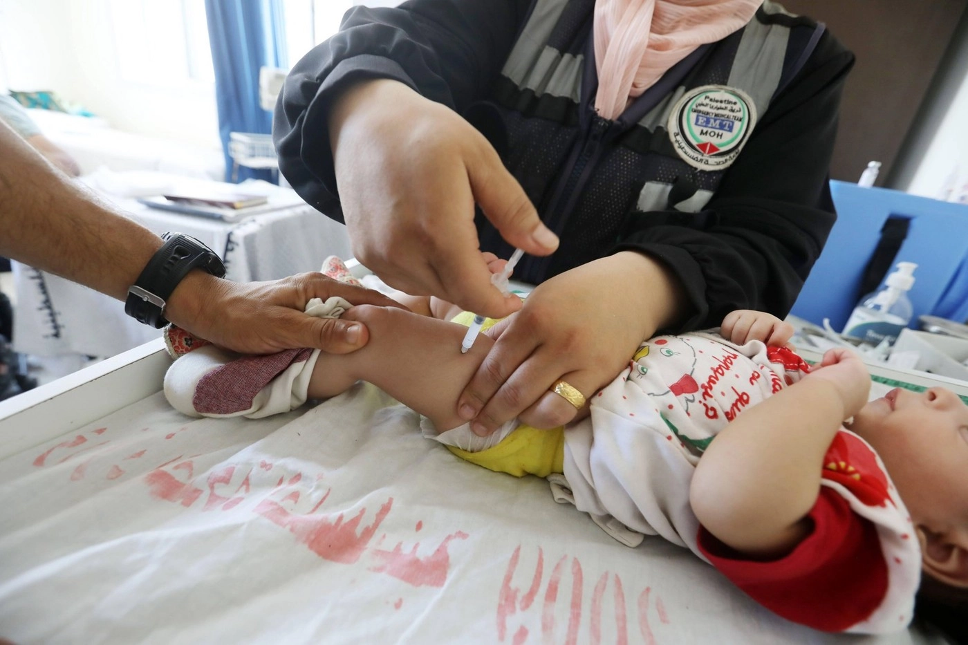 Medicii din cel mai mare spital din oraşul Gaza tratează răniţii în condiţii mizere şi septice