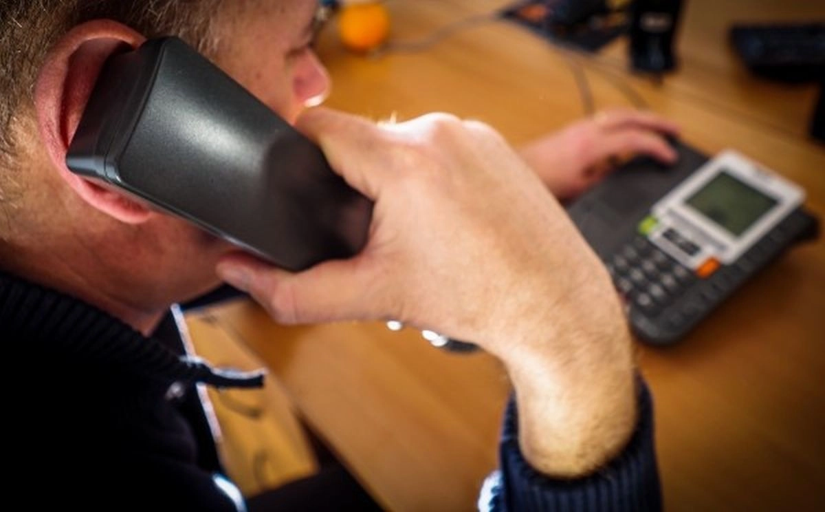 Metoda 'Accidentul' lovește din nou: O bucureșteancă păcălită cu 38.000 lei