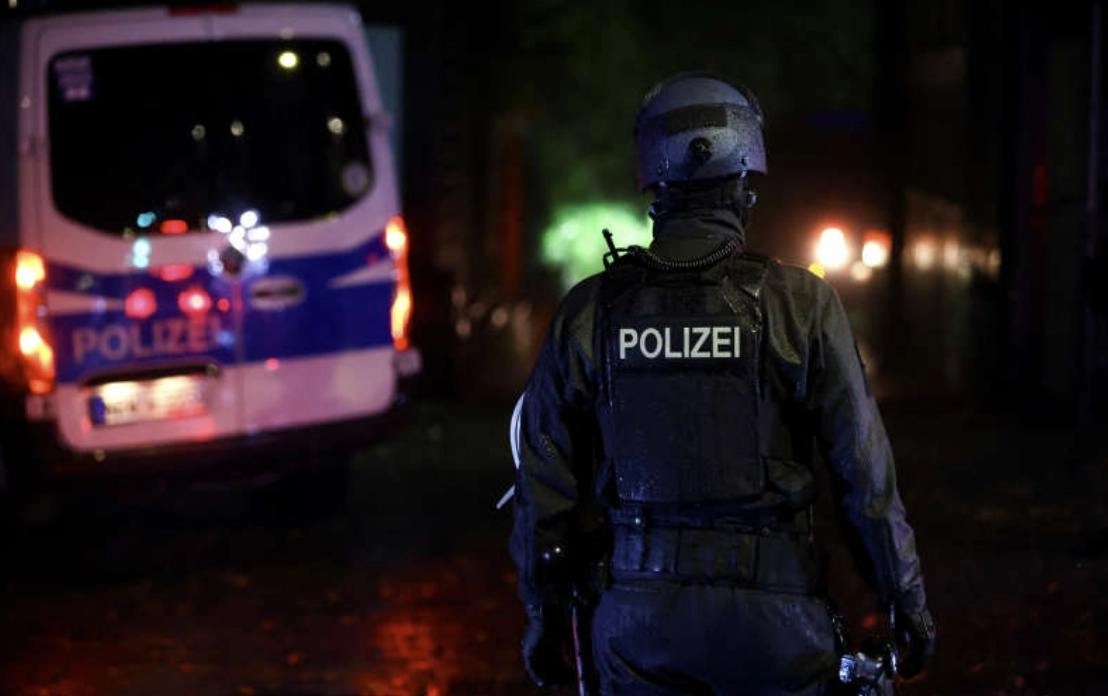 Focuri de armă la o casă de pariuri din în Germania: trei persoane au fost rănite în interiorul clădirii