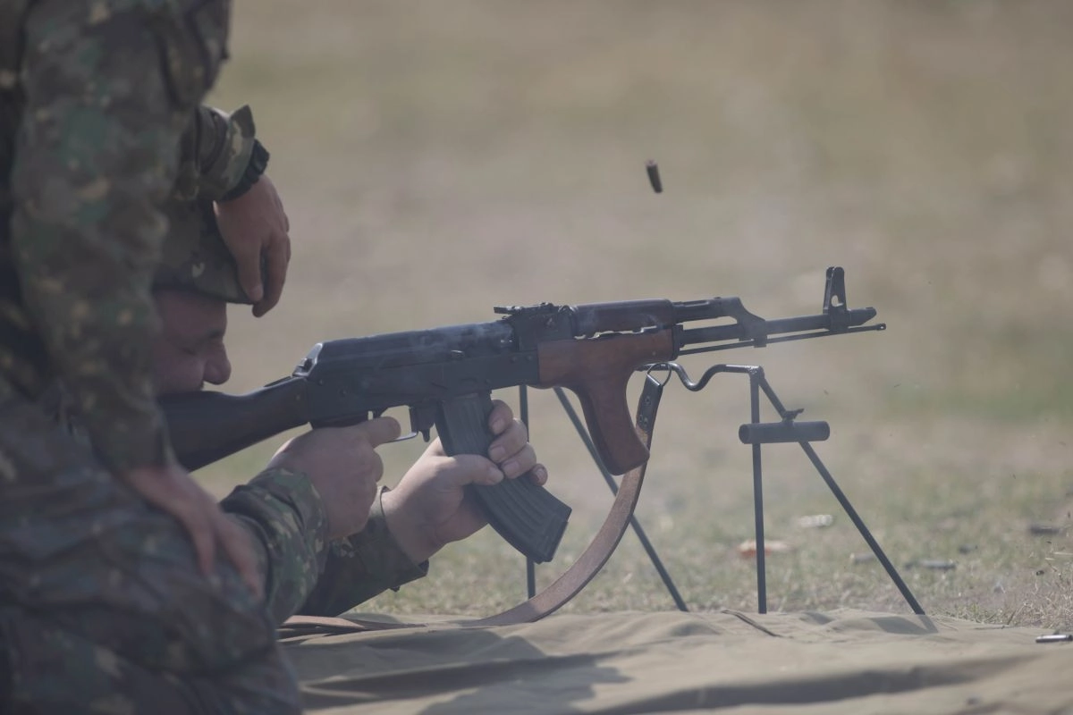 Măsură controversată - O țară europeană care a fost devastată de război reintroduce serviciul militar obligatoriu