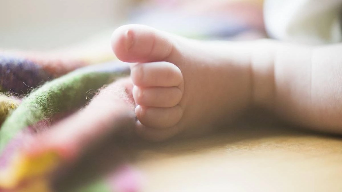 Un bebeluș, pentru care a fost solicitată ambulanţa întrucât se afla în stop cardiorespirator, a murit