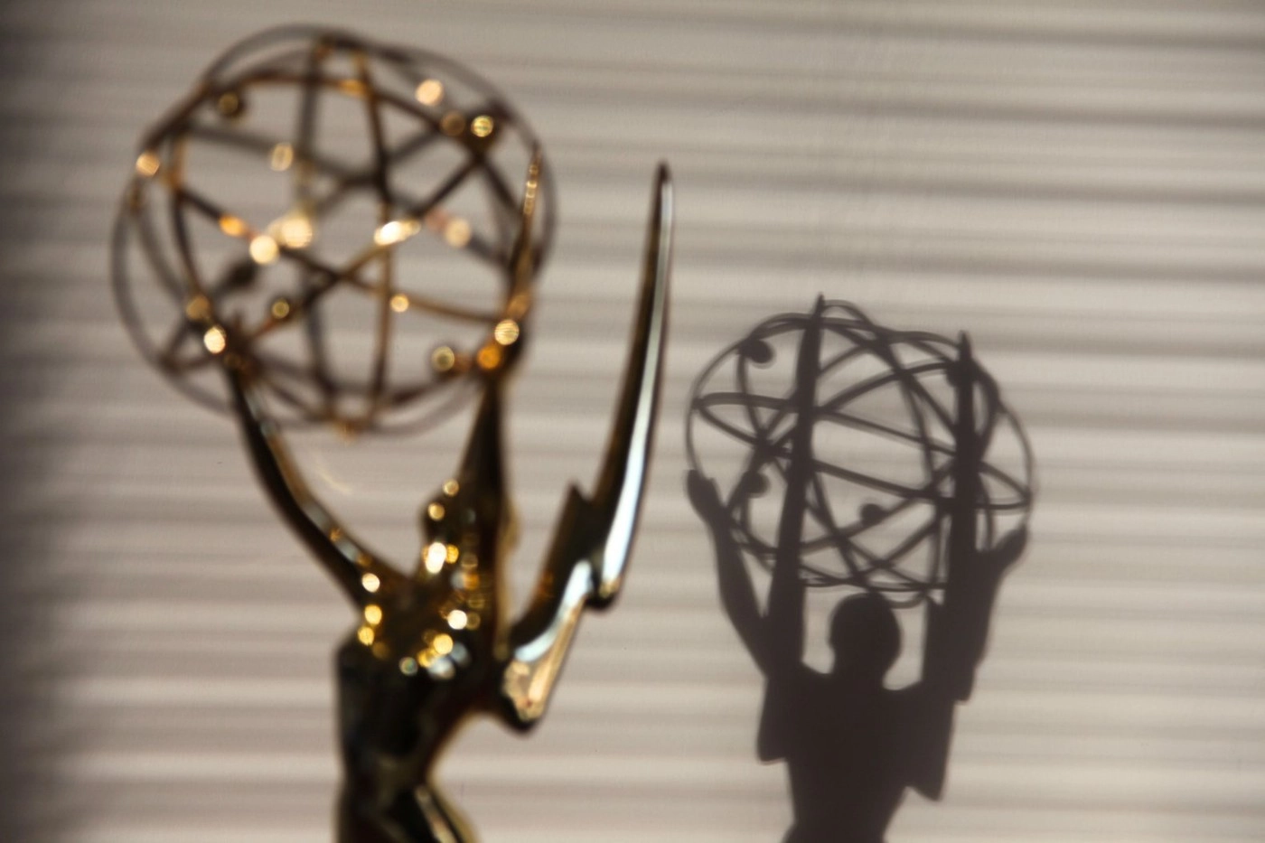 Câştigătorii premiilor Emmy 2025 - The Studio a dominat gala cu 13 premii, Adolescence şi The Pitt au câştigat cele mai importante trofee