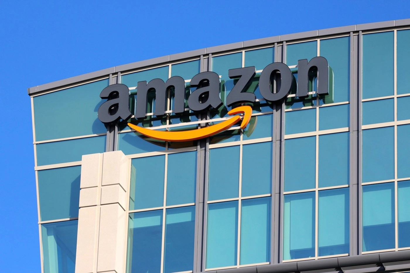 Amazon va majora salariile angajaţilor din Statele Unite