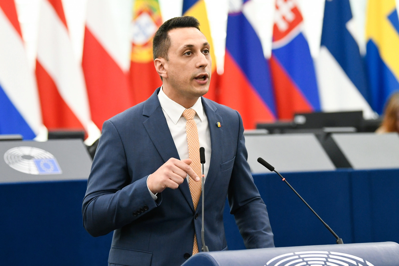 VIDEO Vlad Gheorghe, provocare pentru contra-candidații la Primăria Generală: 'Îi chem la dezbateri publice! Începem joi, la o cafenea din Piața Romană'