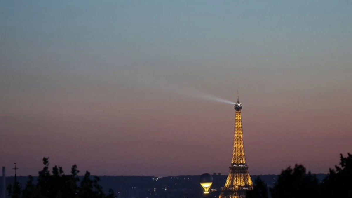 VIDEO Jaf spectaculos la Paris: un magazin al unui brand de lux a fost atacat în miezul nopții. Hoții au sustras mai multe genți