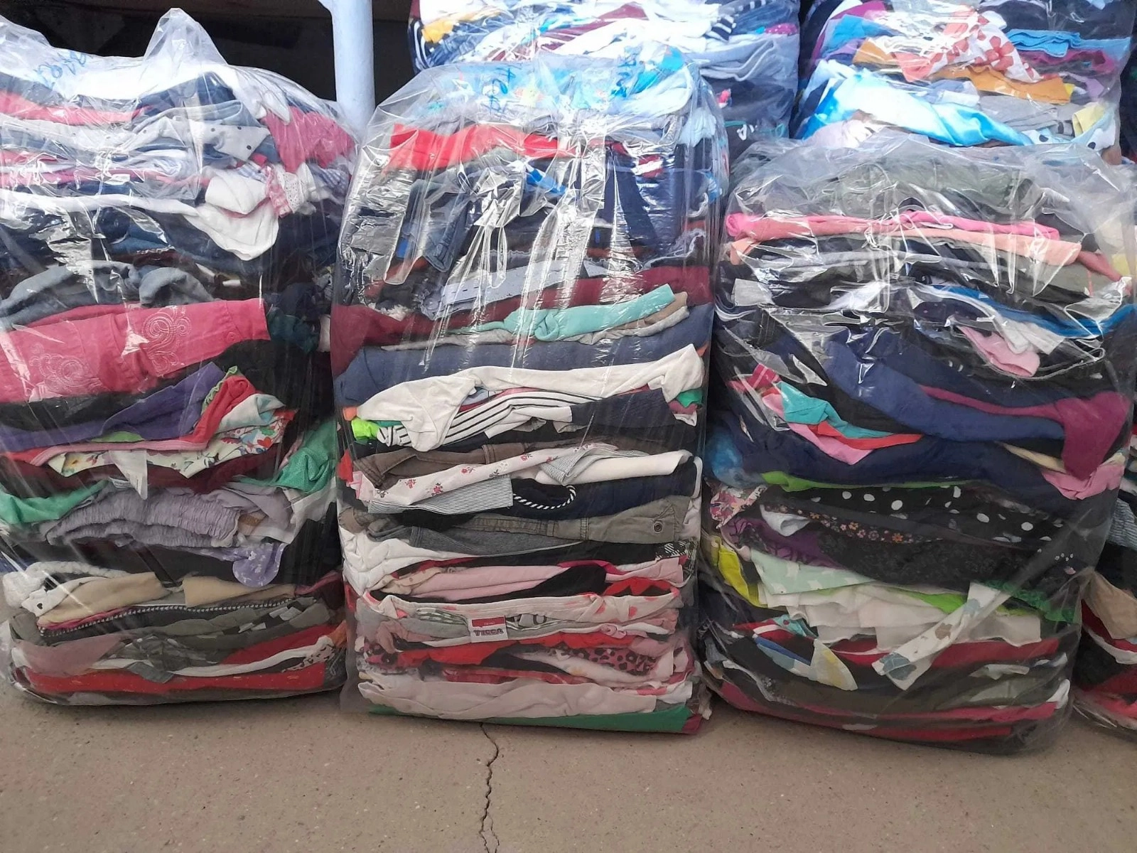 Haine 'de milioane', confiscate în urma a trei percheziţii