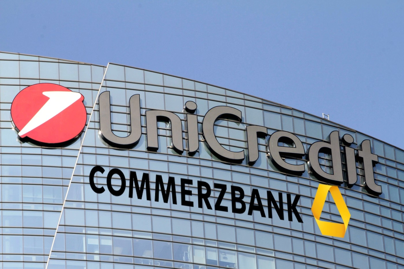 UniCredit ar putea vinde participaţia la Commerzbank unei bănci din afara UE, spune CEO-ul Andrea Orcel