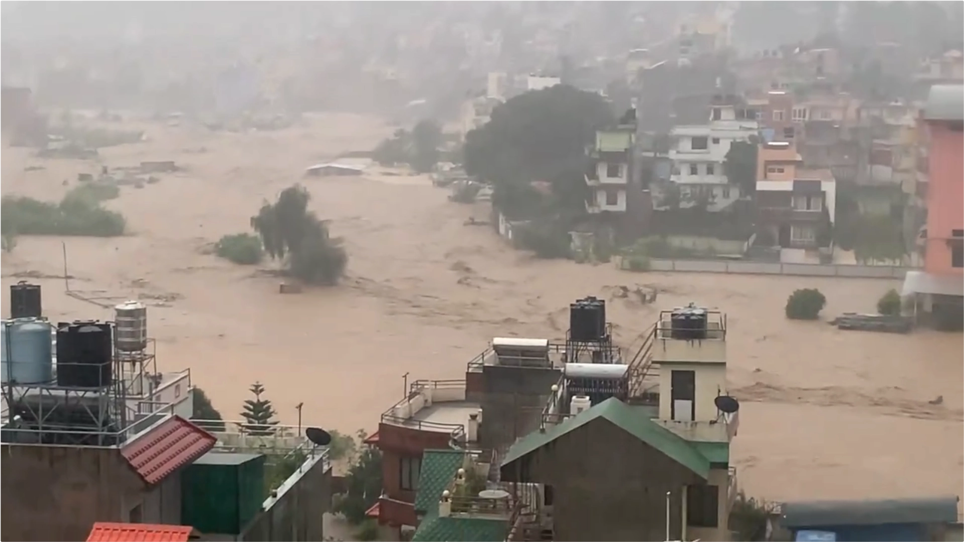 Ploi torențiale din Nepal au ucis cel puțin 47 de persoane