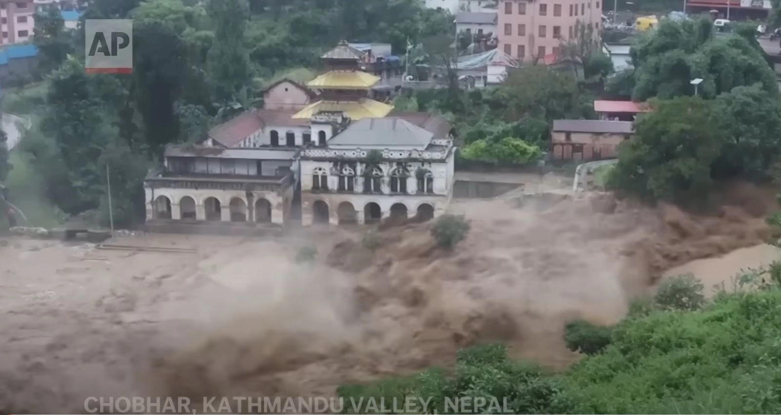 Dezastru în Nepal: Cel puţin 22 de oameni au murit în urma ploilor abundente