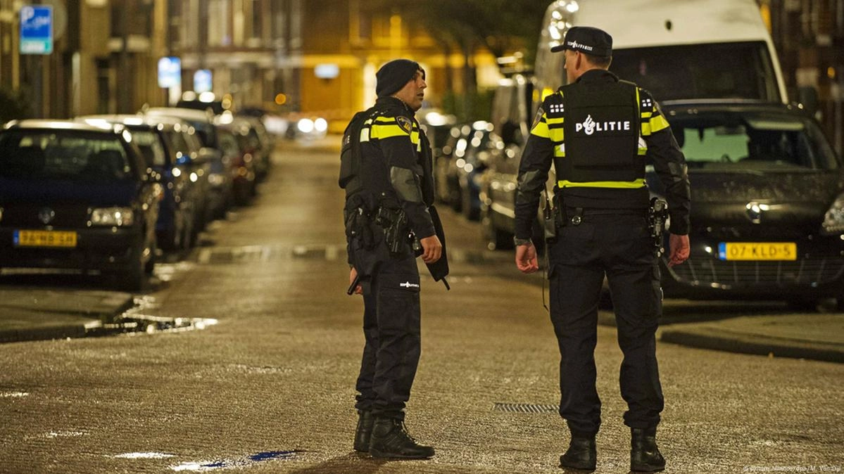 Olanda: Poliţia a folosit un tun cu apă împotriva unor protestatari anti-imigraţie