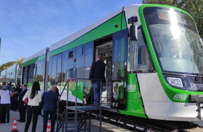 Accident groaznic în București: Un bătrân a fost lovit de tramvai și a decedat pe loc