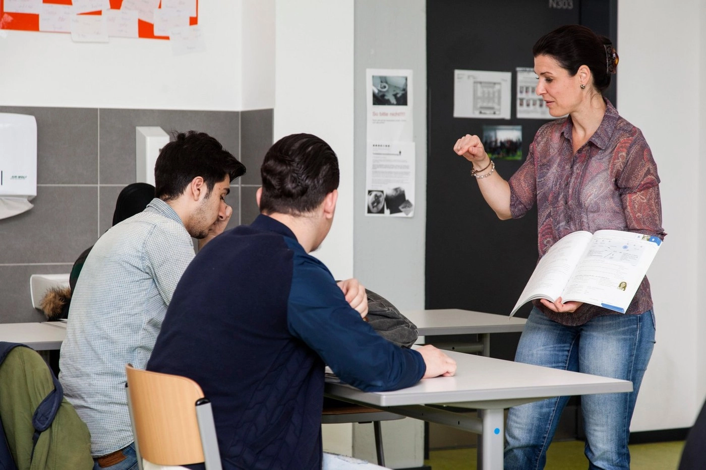 Peste 800 de profesori au participat la a doua ediţie a programului 'Ateliere de educaţie financiară'