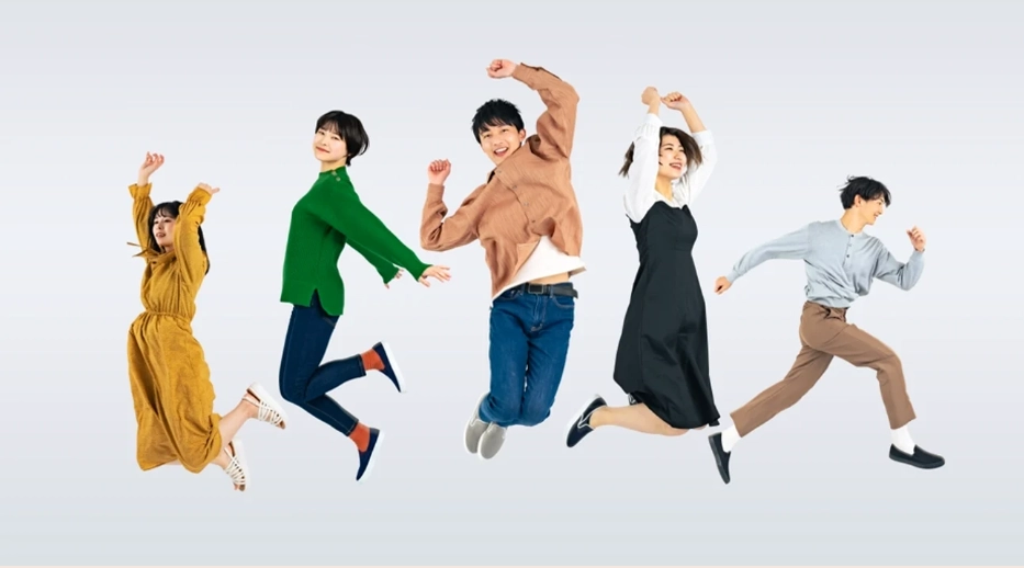 Mulţi tineri care poartă sneakers foarte strâmţi şi fac unghii încarnate: Recomand ca încălţămintea să nu fie strâmtă, vara să fie mai mult sandale sau papuci, spune un medic