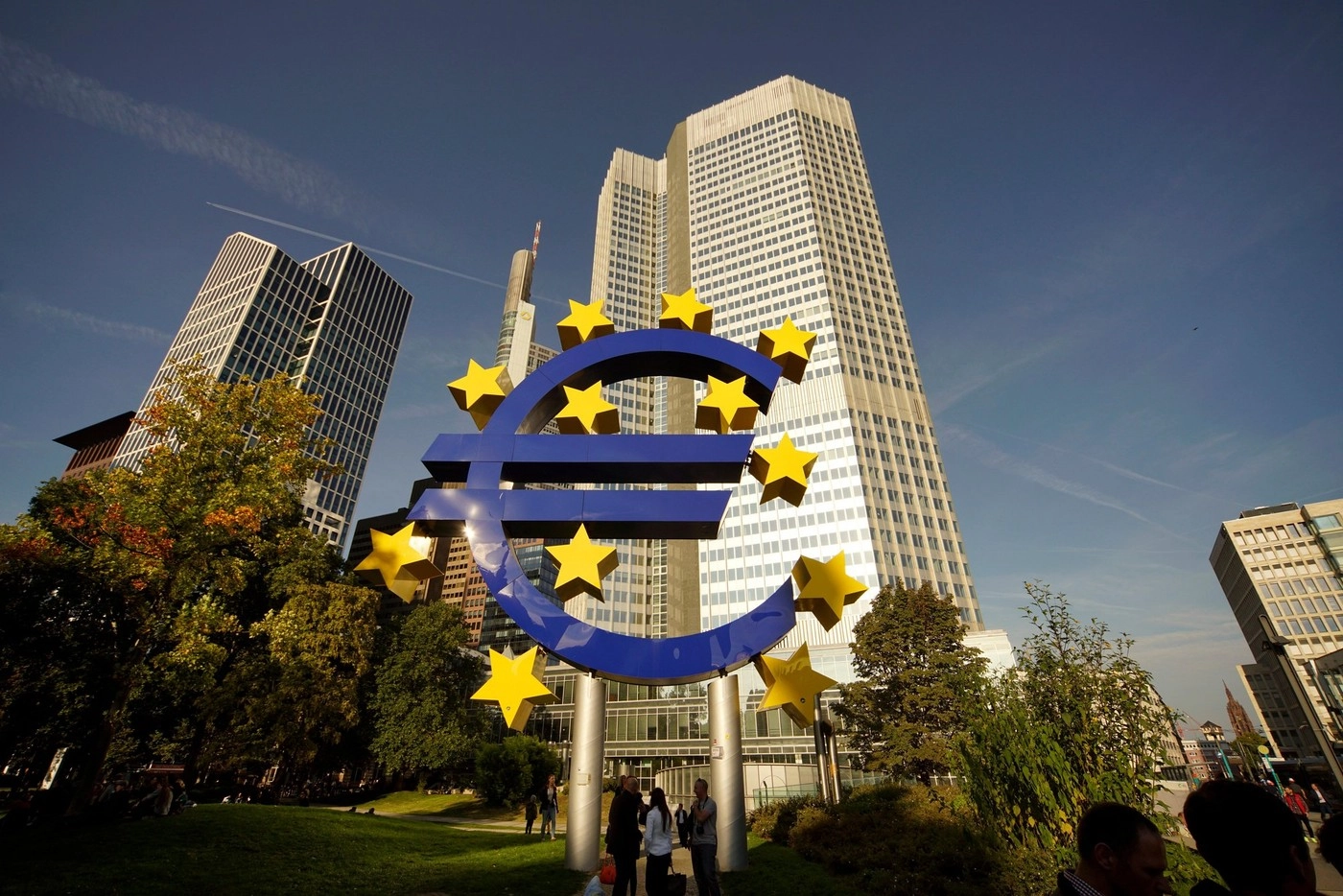 Bursele europene au închis joi în creştere, euro s-a apreciat după decizia BCE de menţinere a dobânzilor neschimbate şi datele privind inflaţia din SUA