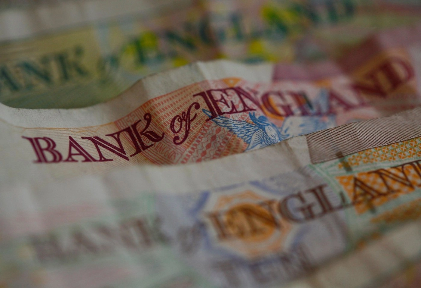 Probleme economice mari pentru Marea Britanie. Pieţele financiare şi criticii îi pun la îndoială viitorul fiscal şi politic