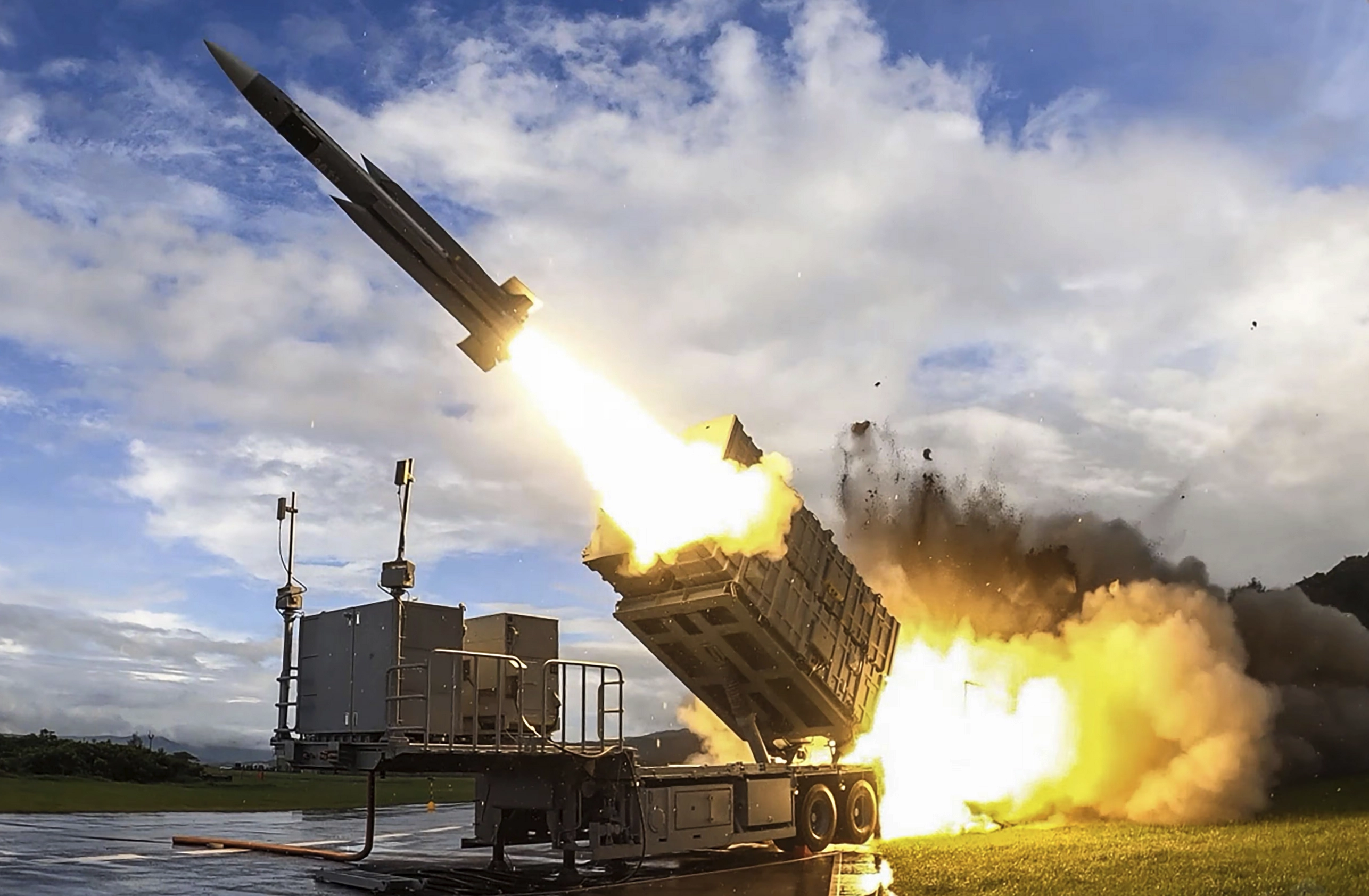 Boom militar în Europa: Producătorul suedez de echipamente militare Saab anticipează vânzări record în 2025