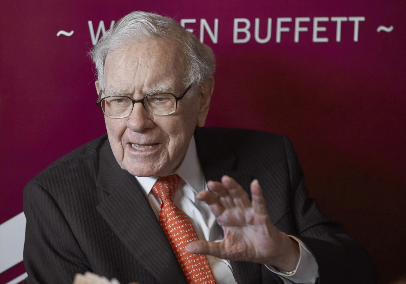 Berkshire Hathaway își diversifică portofoliul: nouă miză majoră în Alphabet, tăieri suplimentare la Apple