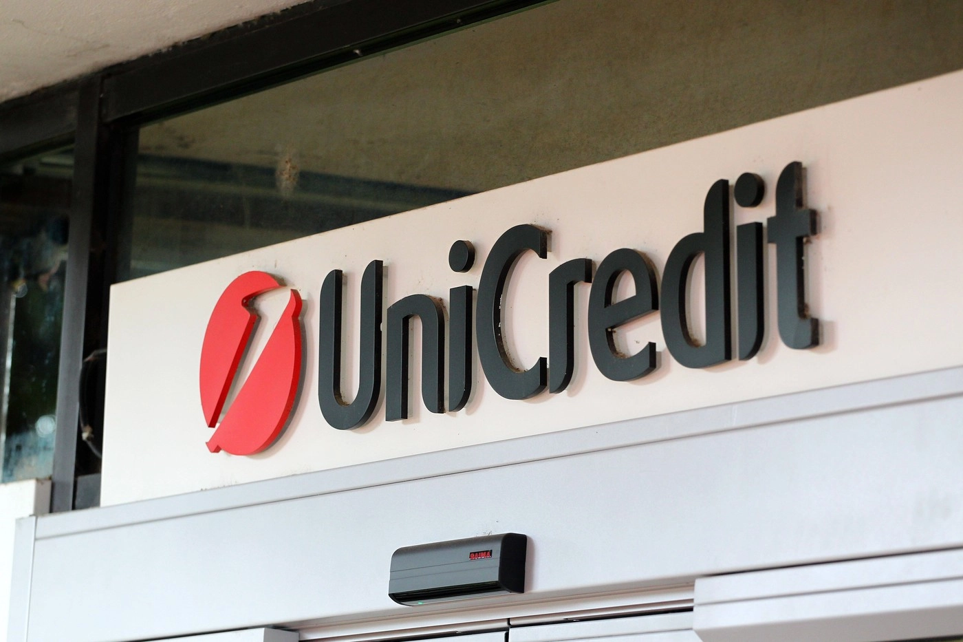 UniCredit emite prima sa notă structurată tokenizată pentru investitori privaţi
