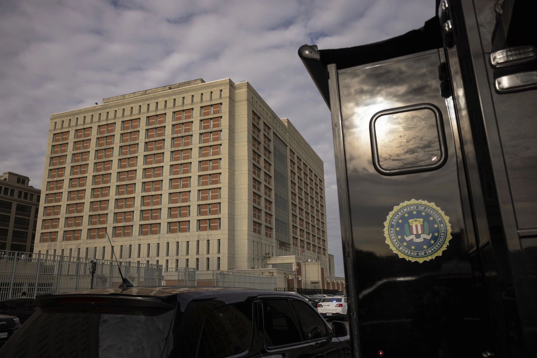 Criză fără precedent la FBI: anchete blocate, informatori neplătiți și lipsă de fonduri pentru operațiuni, în plin blocaj al guvernului american