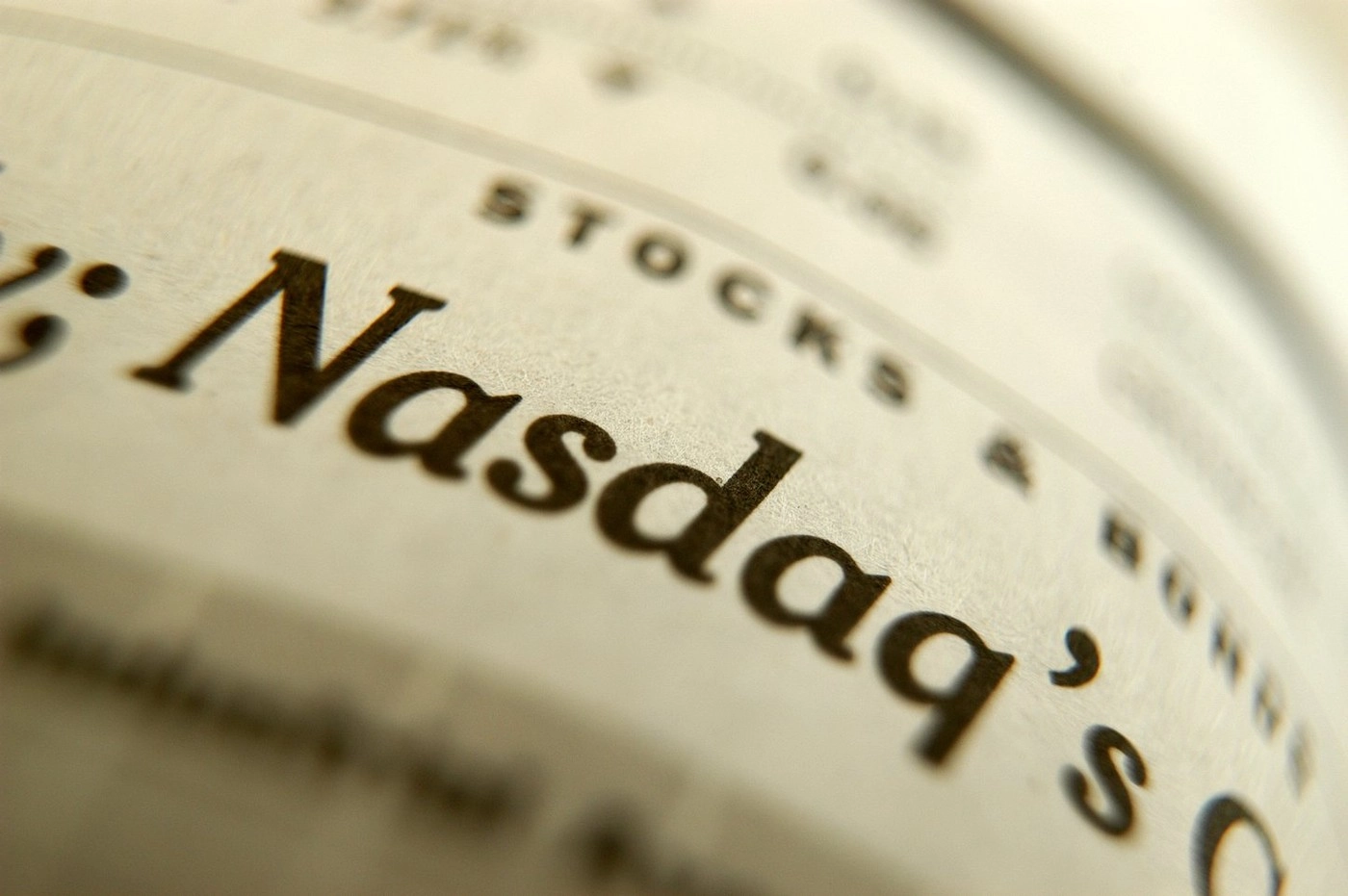 Nasdaq intră oficial în corecţie, pe fondul temerilor legate de războiul din Orientul Mijlociu