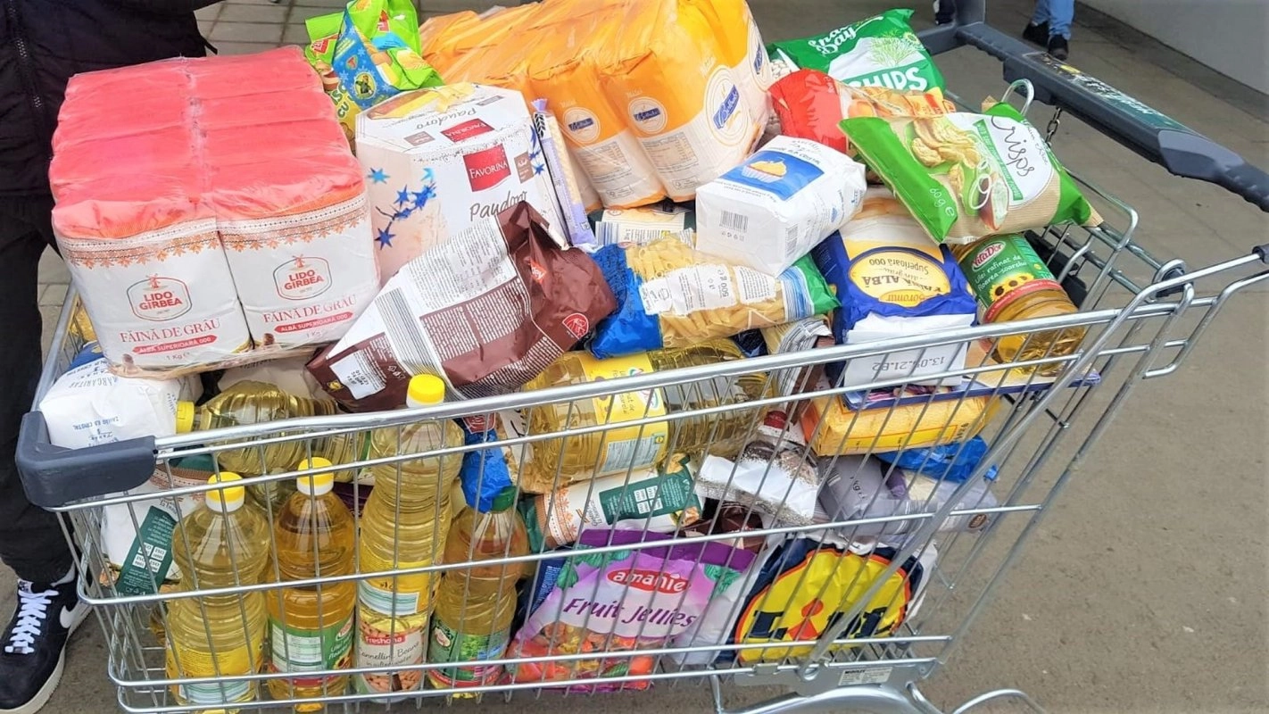 Etichetarea produselor cu două date distincte, pentru vânzare şi consum, ar putea reduce risipa alimentară (comercianţi)