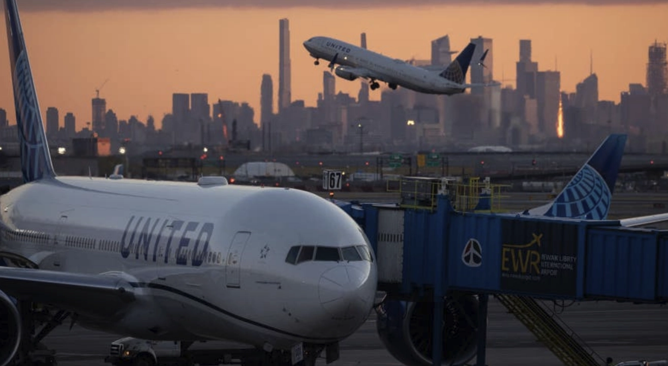 VIDEO La un pas de dezastru - Două avioane s-au ciocnit pe pista aeroportului LaGuardia din New York