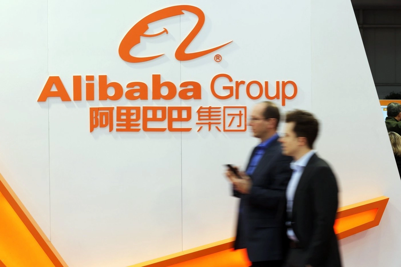 Alibaba, în creştere cu 5% la bursă, miercuri, după ce a atras un client major pentru cipurile sale AI
