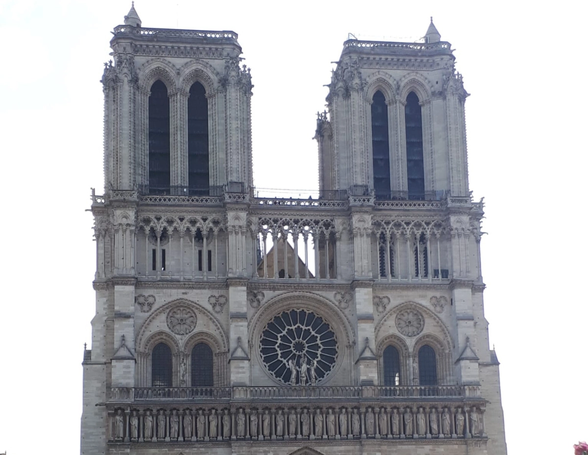 Turnurile Catedralei Notre-Dame din Paris vor fi din nou accesibile pentru vizitatori începând de sâmbătă