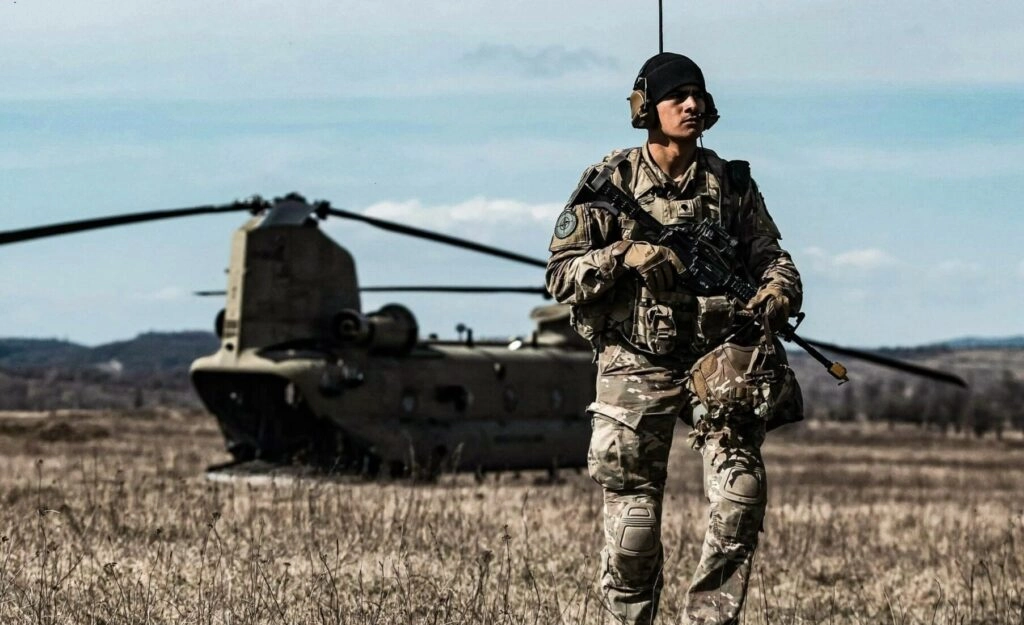 Exerciţiu complex de traversare a Mureşului efectuat de militari români, francezi şi portughezi