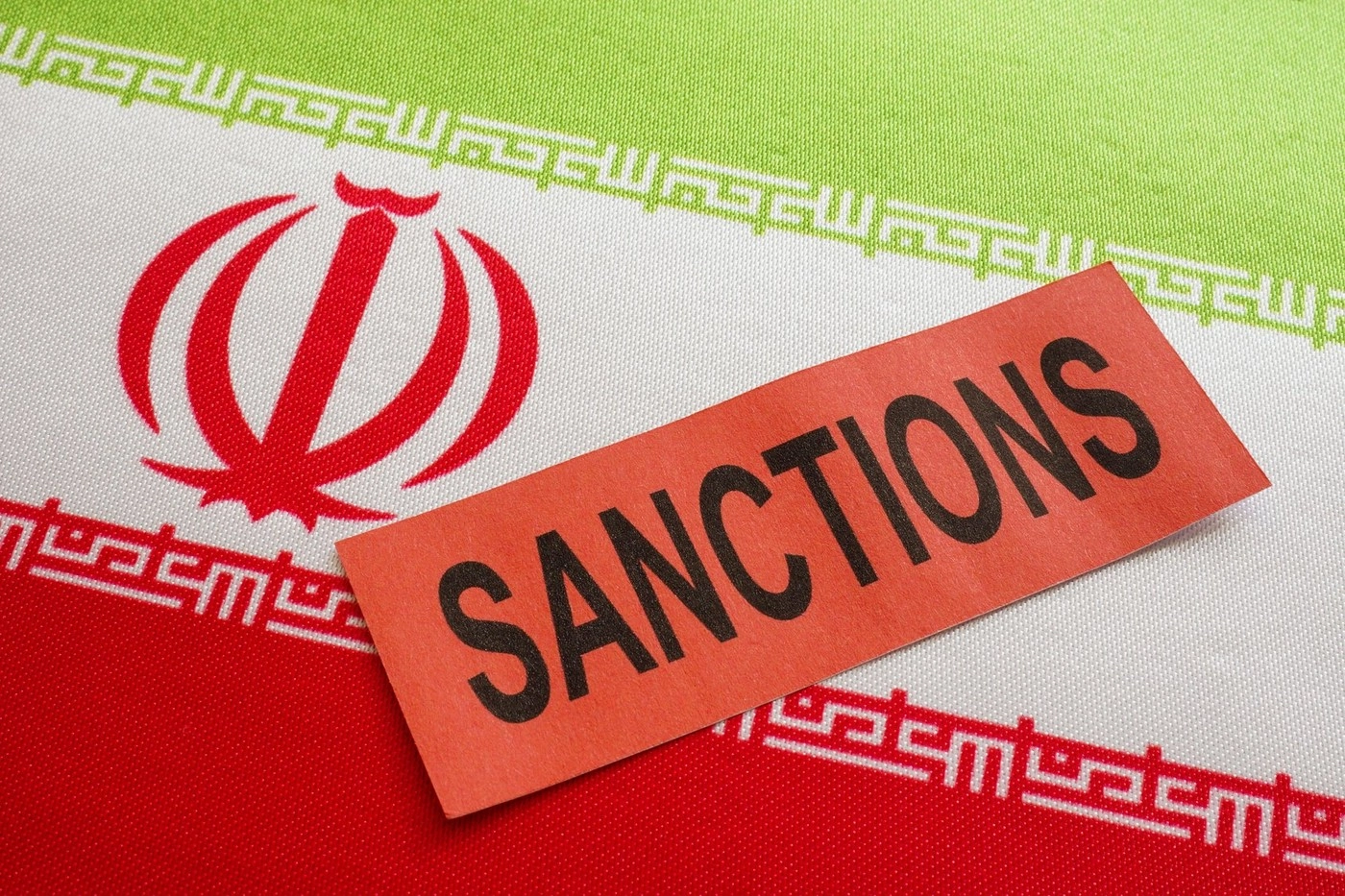 Sancţiuni ONU împotriva Iranului intră în vigoare după eşecul negocierilor nucleare. Sancţiunile interzic tranzacţiile legate de programul nuclear şi de rachete balistice al Teheranului şi se aşteaptă să aibă efecte asupra economiei sale deja afectate