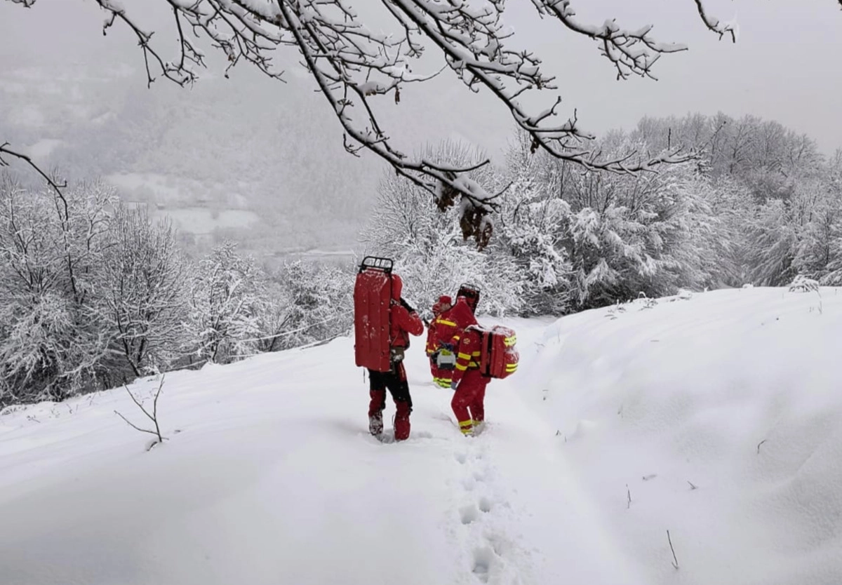 Luptă contracronometru pe creste: Turiști blocați în zăpadă, recuperați de salvamontiști în ultima clipă