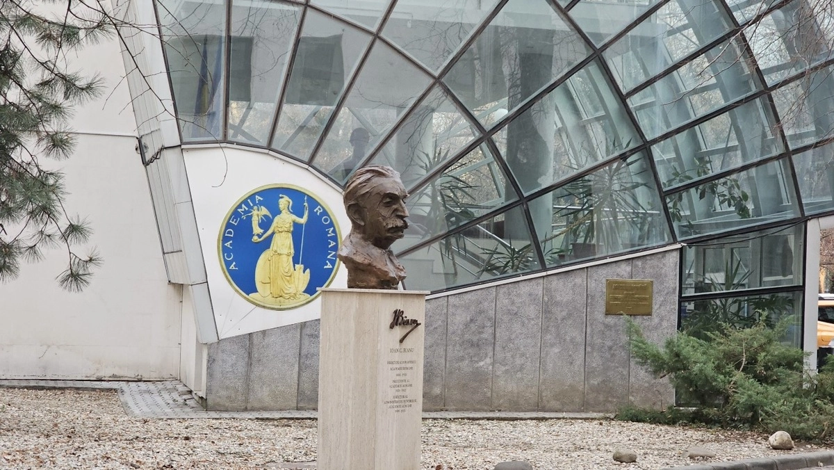 Academicianul Ion Pop a primit Premiul Naţional pentru excelenţă în cultură