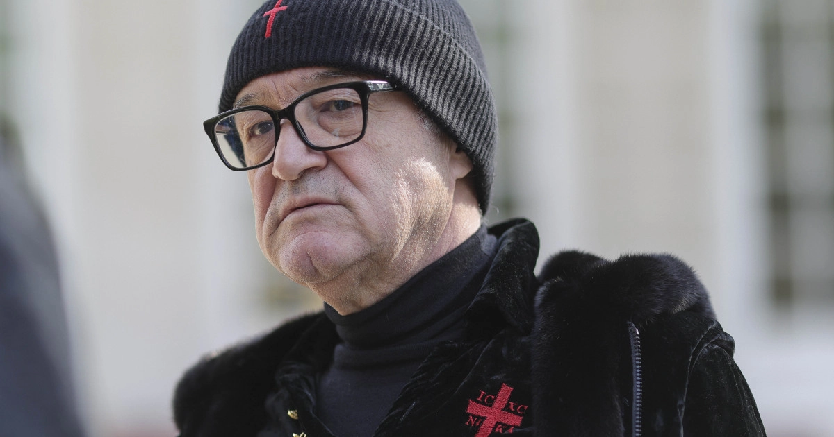 Creștinul Gigi Becali a păcătuit chiar de Paști: Polițiștii de la Rutieră l-au tras pe dreapta și l-au lăsat pieton