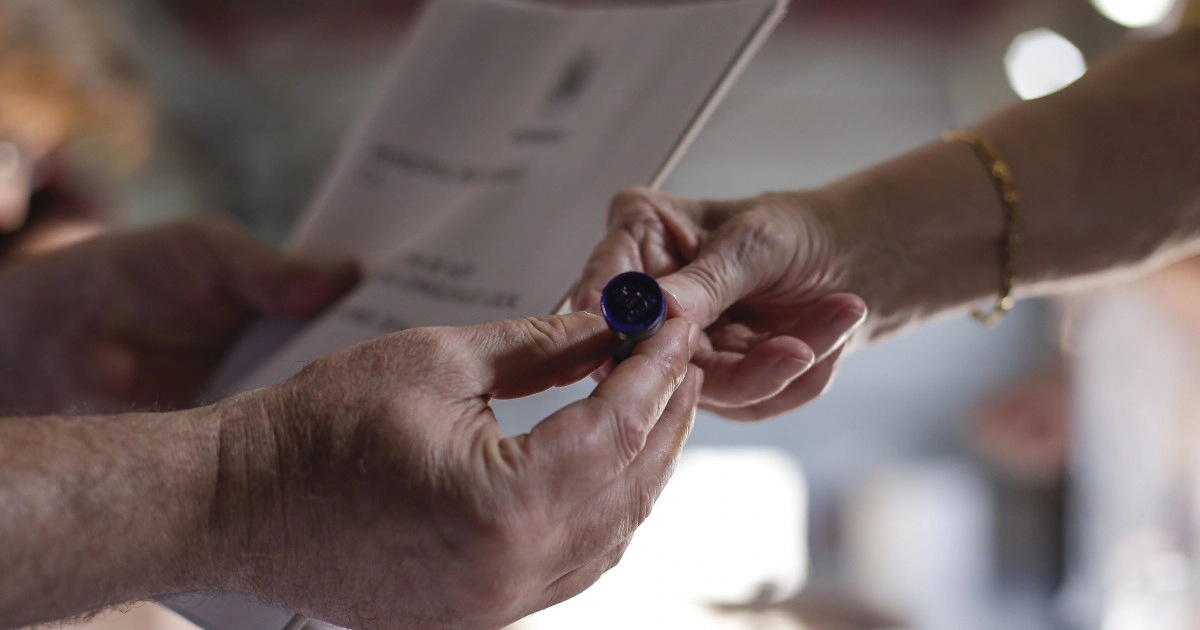 Tinerii aleg mișcările anti-sistem, în timp ce seniorii rămân fideli partidelor clasice, arată un sondaj INSCOP