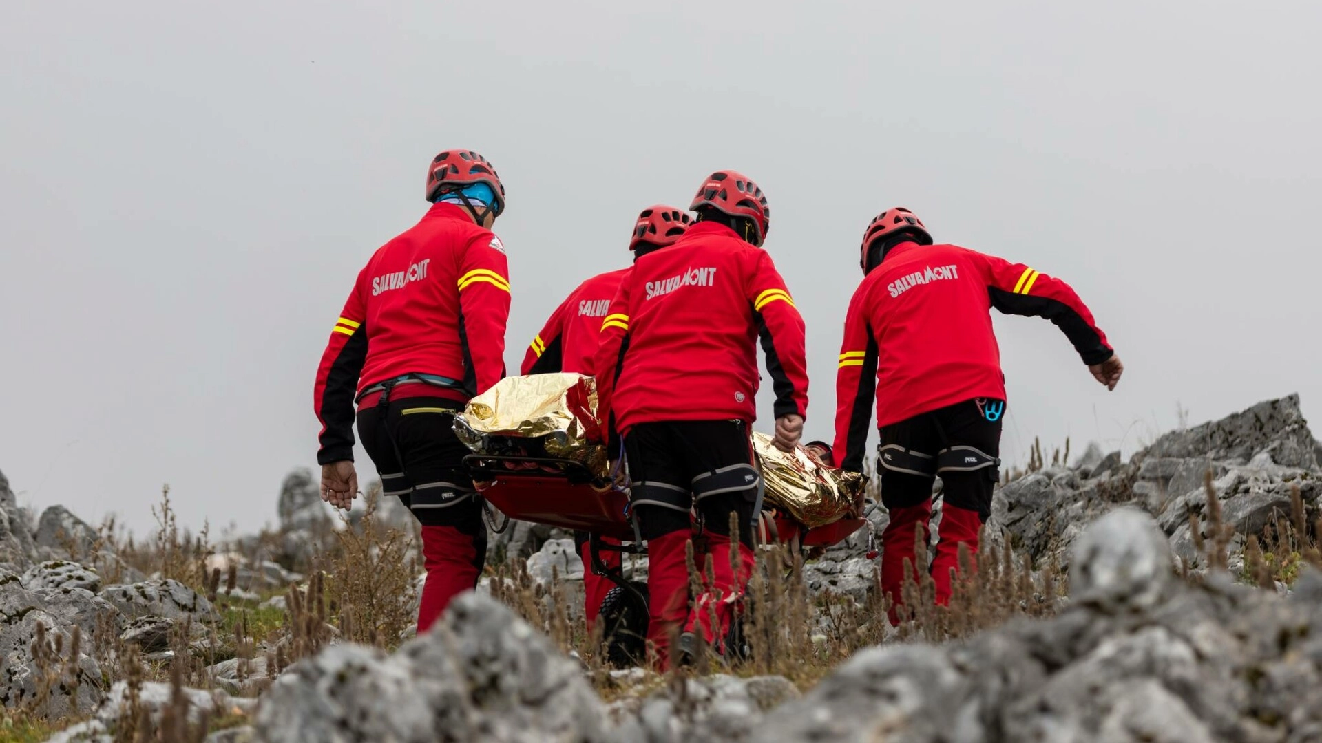 Tânără din București, găsită fără suflare în masivul Piatra Craiului