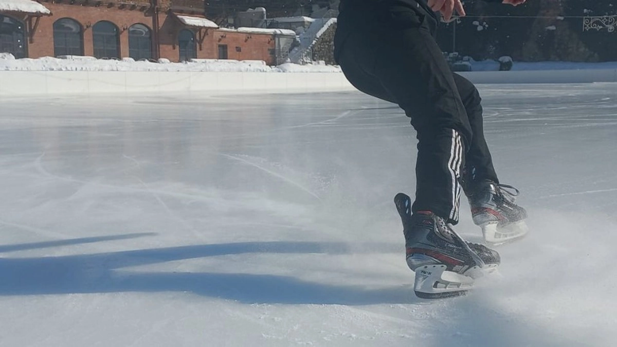 Brașovul sărbătorește 130 de ani de patinaj cu o petrecere pe gheață