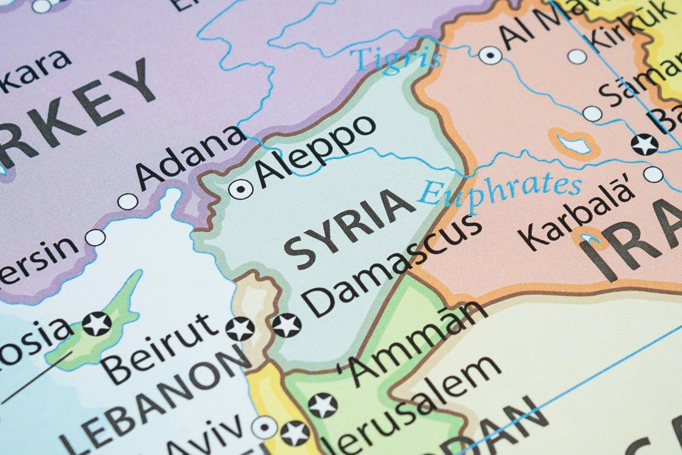 Oficial militar: Forţele siriene şi-au retras armele grele din sudul Siriei