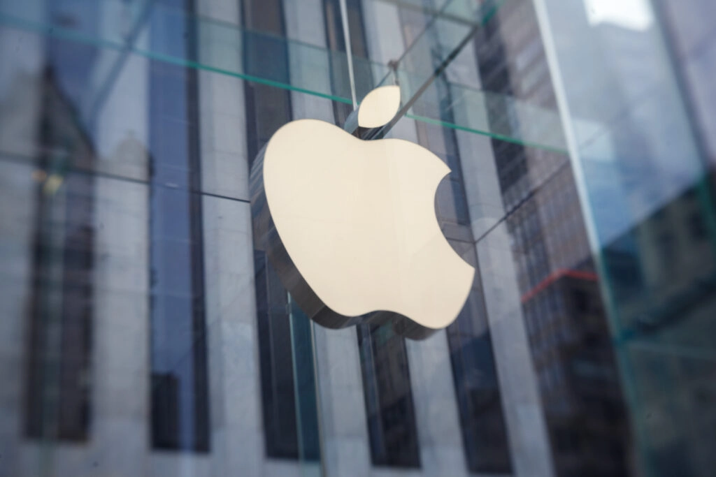 Apple a depăşit, în premieră, pragul unei capitalizări bursiere de 4 trilioane de dolari
