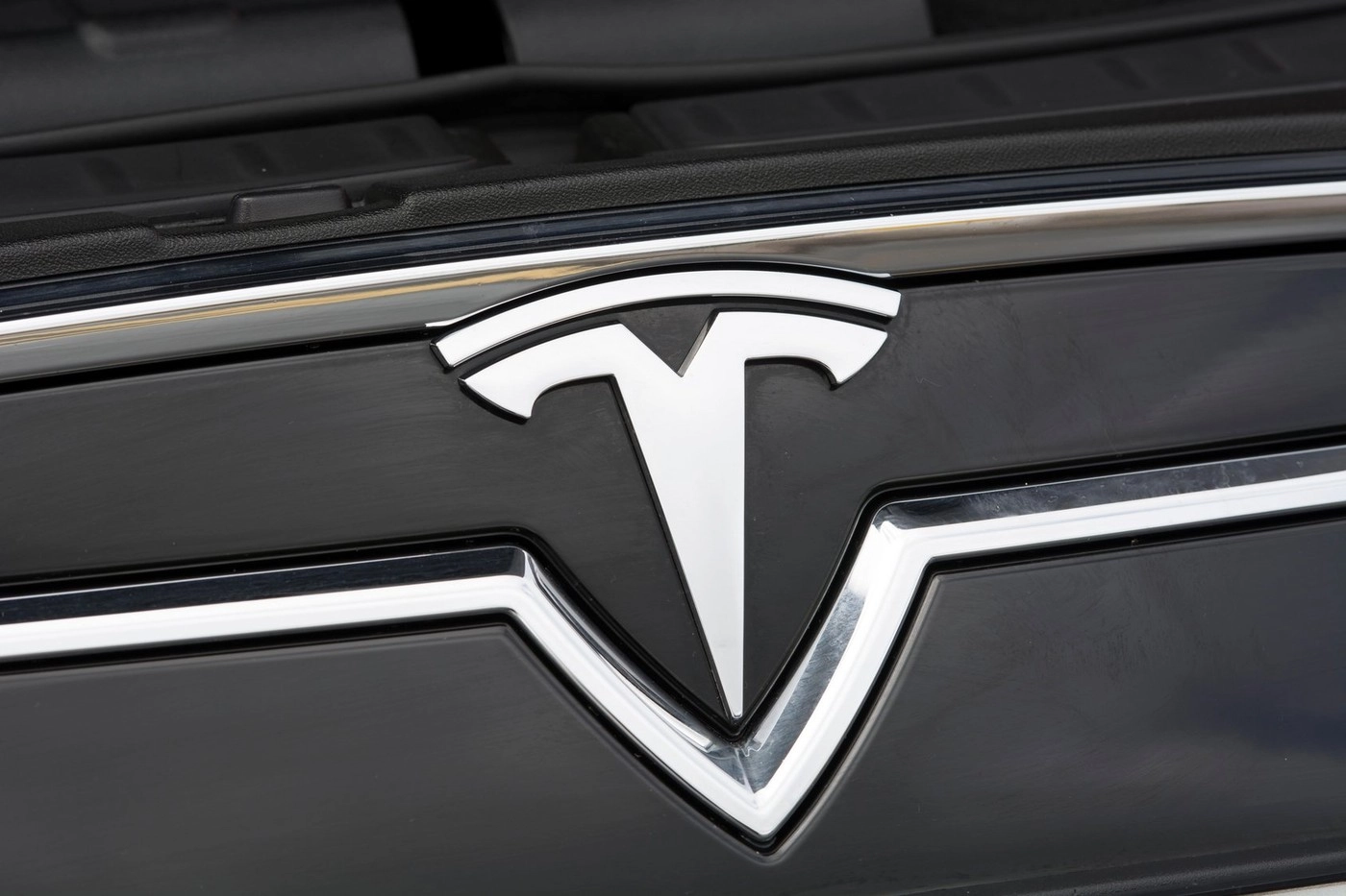 Tesla, compania producătoare de vehicule electrice, a anunțat miercuri o scădere importantă a profitului net din trimestrul al treilea