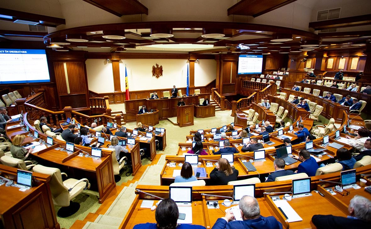 Noua hartă a puterii la Chișinău: PAS are majoritate, Dodon revine în Parlament / LISTA completă a deputaților