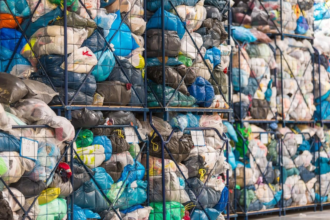 Aproximativ 46.000 kg de deşeuri textile, colectate în 2025 în Miercurea-Ciuc şi 12 comune - Interesul oamenilor - ridicat