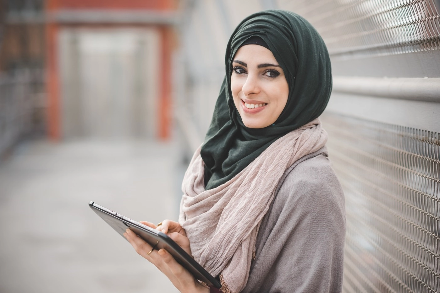 VIDEO Revoluția tăcută din Iran: Tot mai multe femei sfidează regulile și spun NU hijabului / Reacția autorităților