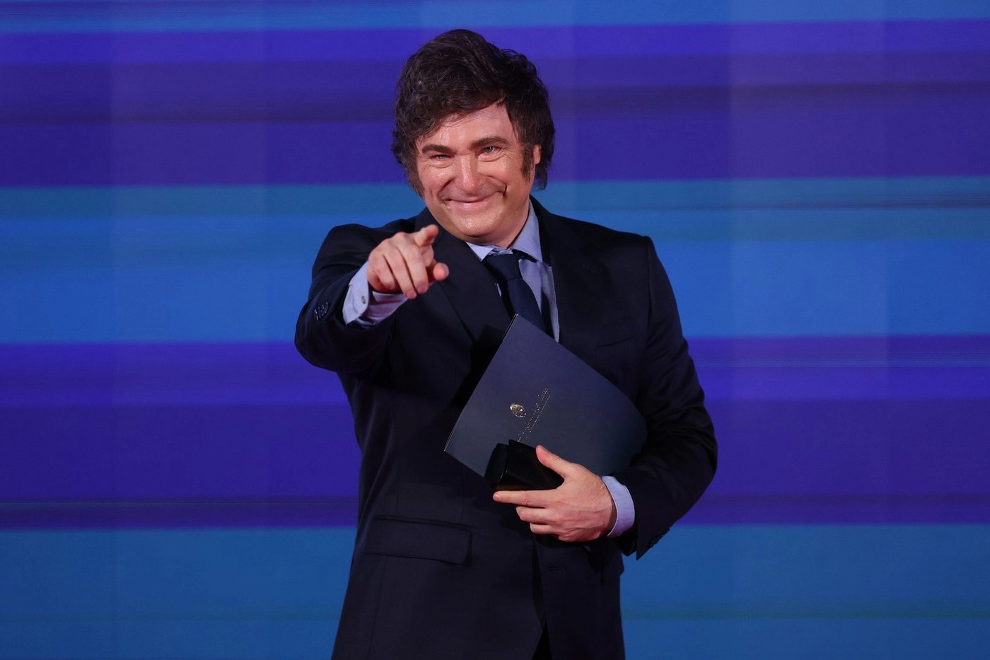 Javier Milei își consolidează puterea: victoria zdrobitoare a partidului său la alegerile legislative din Argentina