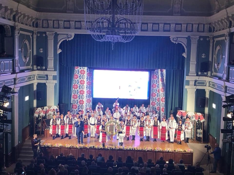 Ansamblul Folcloric 'Ţara Vrancei' marchează 30 de ani de activitate printr-un concert aniversar la Sala Radio