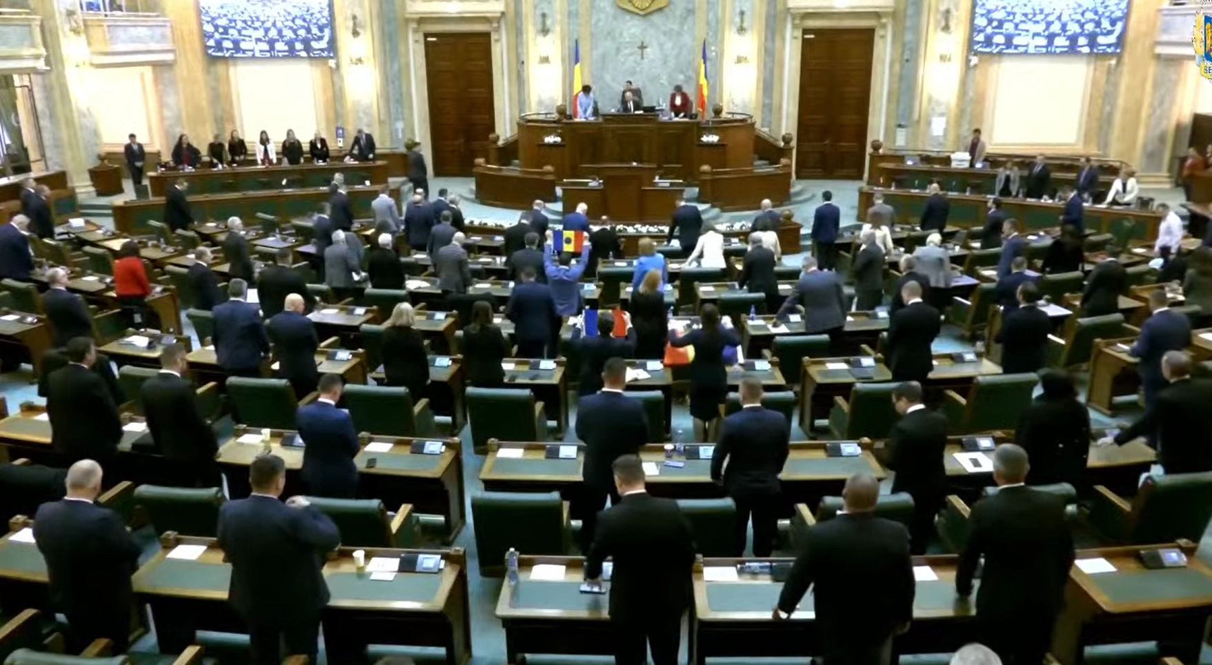 Lege adoptată în Senat: Lovitură crâncenă pentru bugetarii de lux și mai ales pentru directorii de companii ale statului