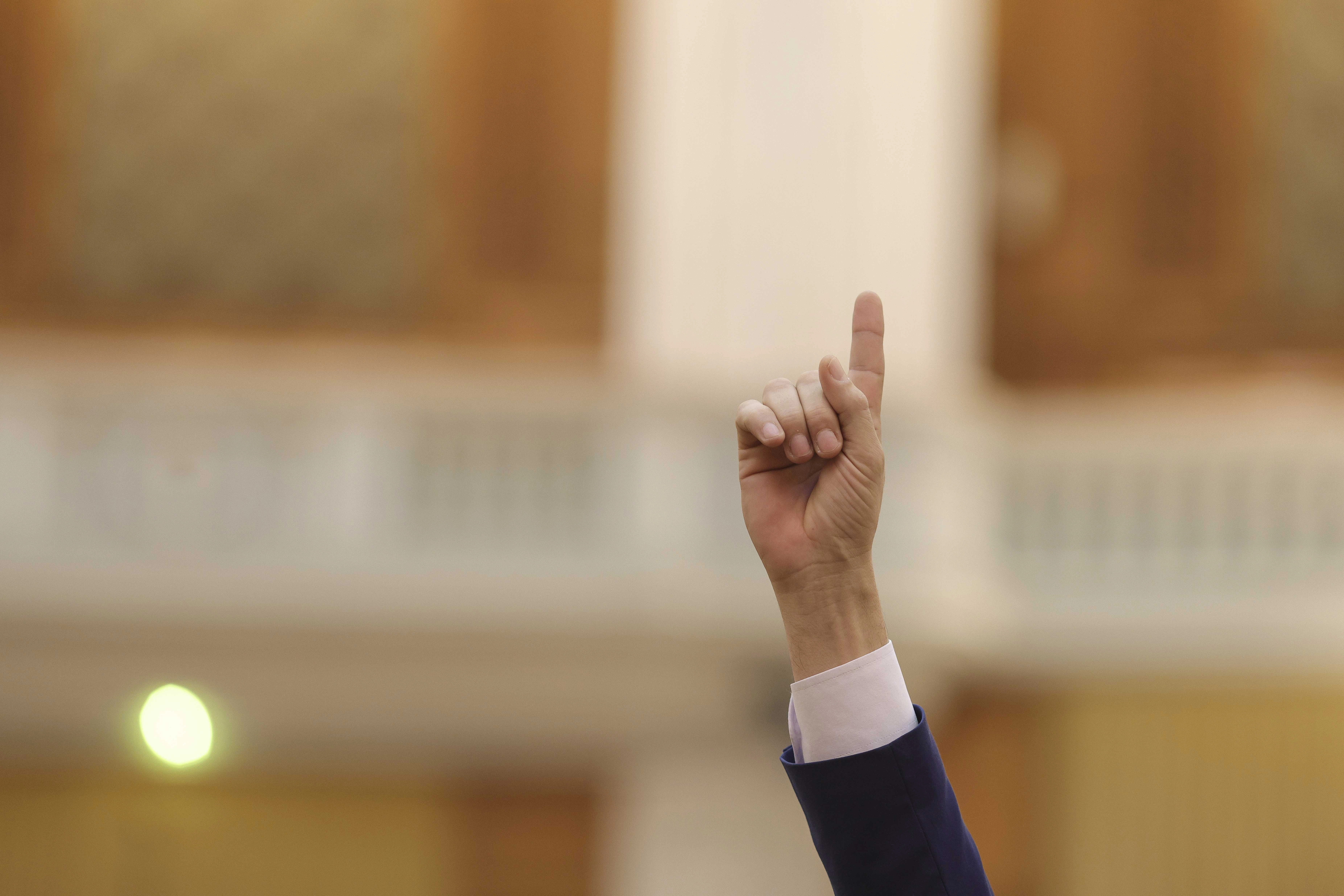 Parlamentul urmează să adopte pachetul fiscal cu noile taxe locale