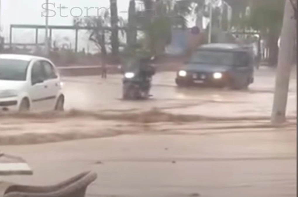 Grecia lovită de un puternic sistem ciclonic - Transporturile au fost perturbate iar școlile închise