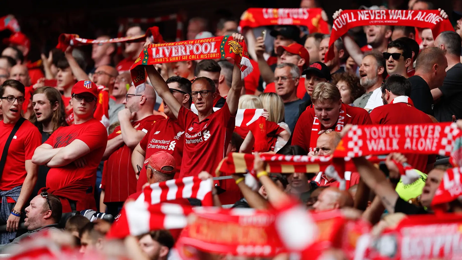 Liverpool, campioana en-titre a Angliei la fotbal, s-a impus extrem de dificil la Burnley, cu gol în minutul 96