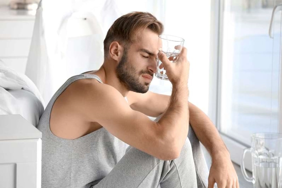 Ce se întâmplă în corpul tău când ești mahmur: Toxine, inflamație și de ce mahmureala e mai grea cu vârsta